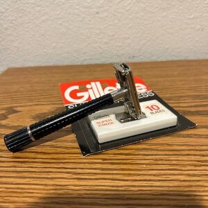 Chic Vintage Black and Silver Razor Set